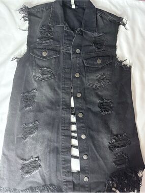 Source Unknown Black Distressed Sleeveless Denim Vest